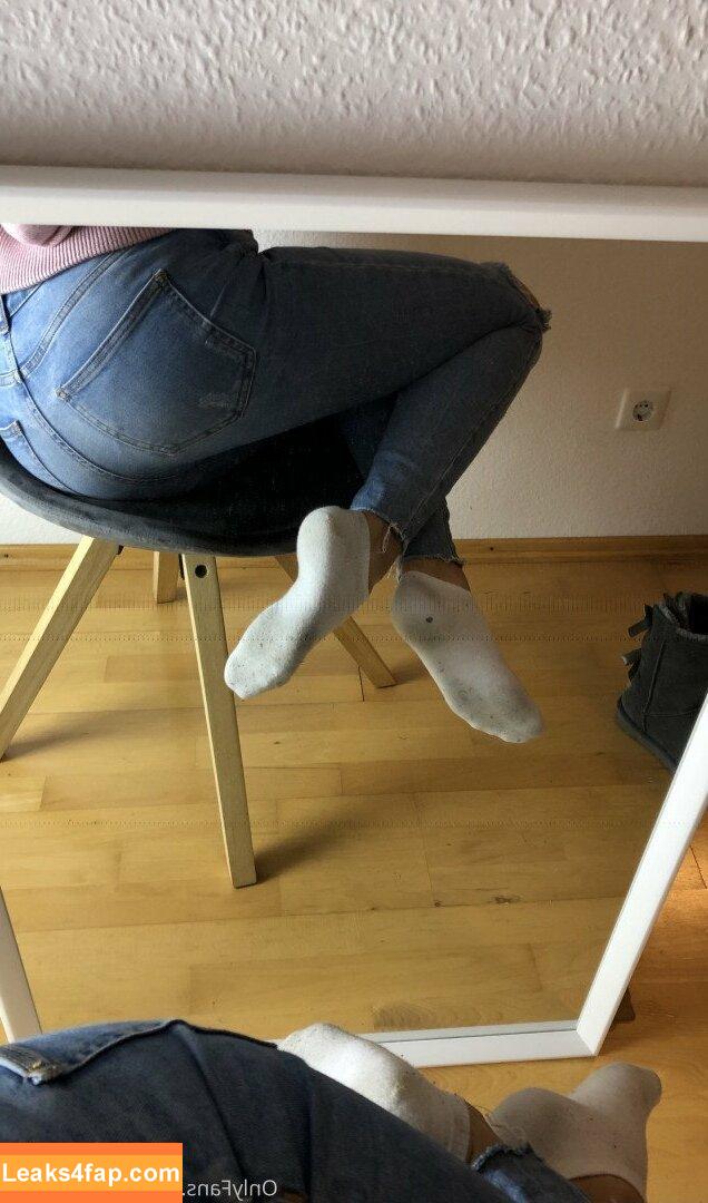Sarahs_fetish_world / fabulous-me / magical_me22 / sarahs_socks leaked photo photo #0002