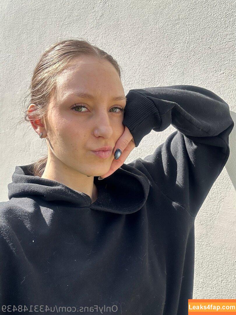 sarateen / iamsarasteen leaked photo photo #0008