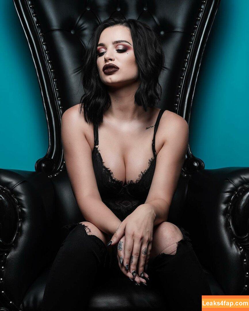 Saraya Bevis / realpaigewwe leaked photo photo #0016