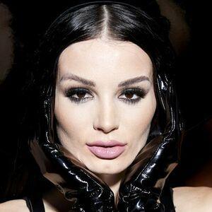 Saraya Bevis photo #0002