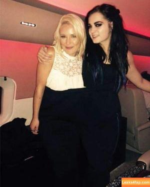 Saraya Bevis photo #0005