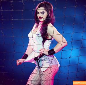 Saraya Bevis photo #0014