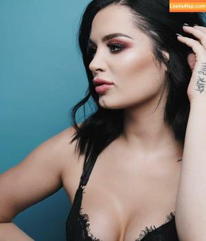 Saraya Bevis photo #0026