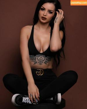 Saraya Bevis photo #0031