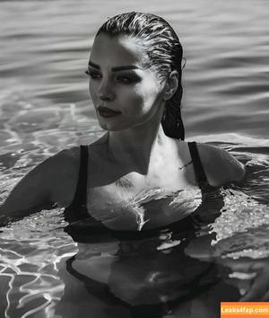 Saraya Bevis photo #0090
