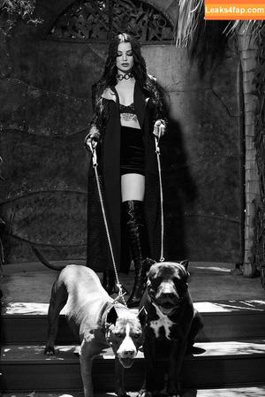 Saraya Bevis photo #0101