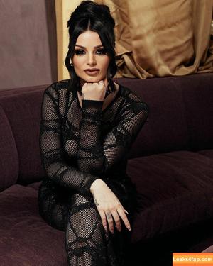 Saraya Bevis photo #0104