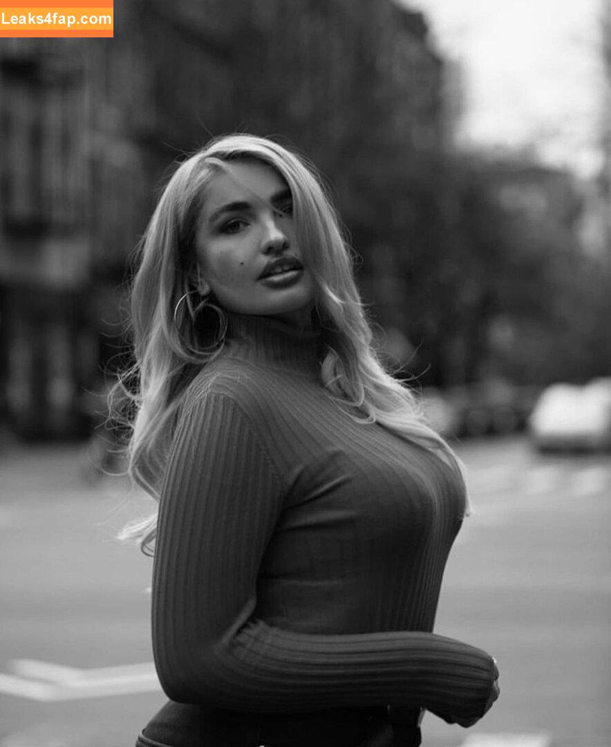 Sarina Nowak / sarinanowak leaked photo photo #0025