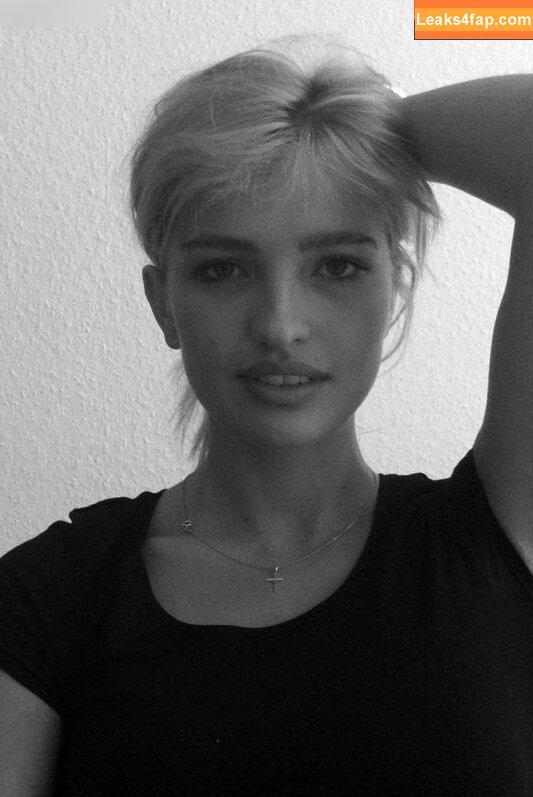 Sarina Nowak / sarinanowak leaked photo photo #0047