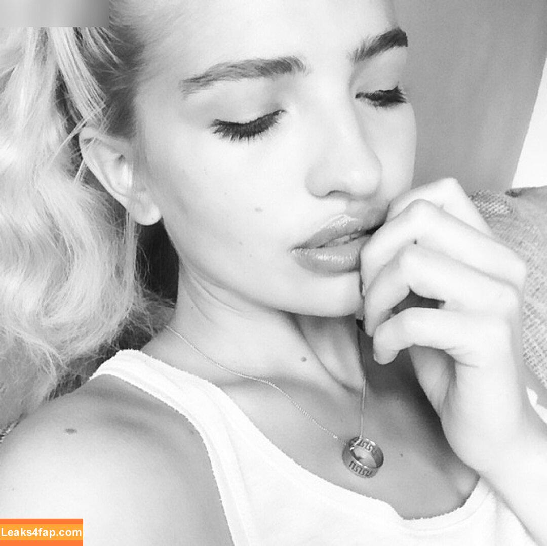 Sarina Nowak / sarinanowak leaked photo photo #0058