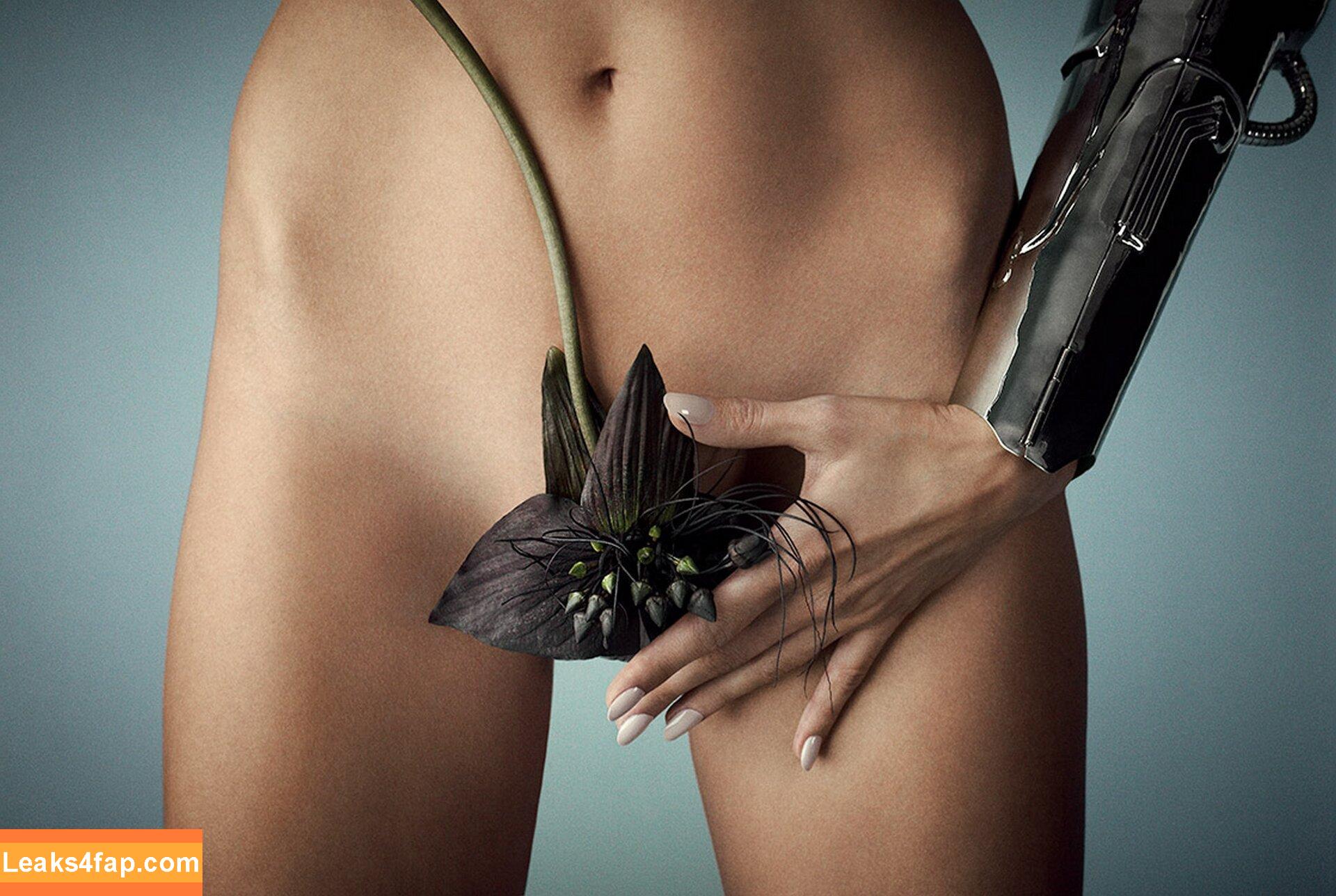 Sasha Luss / RealSashaLuss / https: / sashaluss слитое фото фото #0047