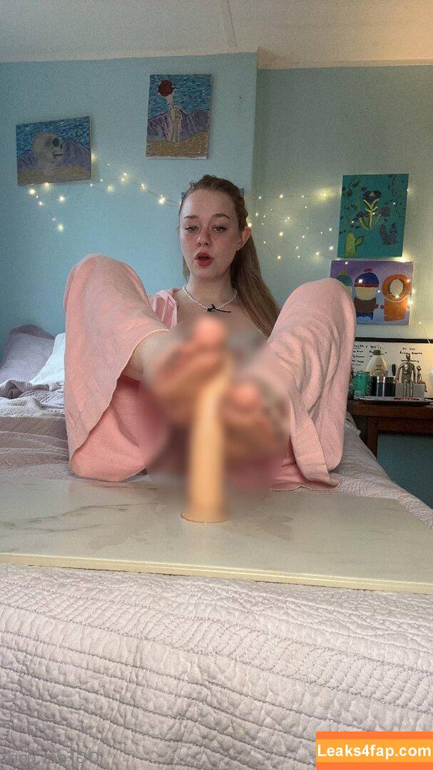 sativaskies / ogfeet2 leaked photo photo #0085