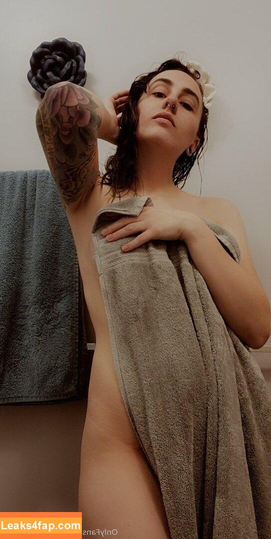 sawahgoesrawr /  leaked photo photo #0002