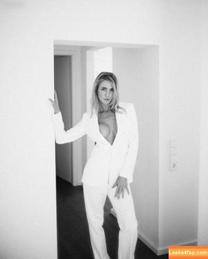 Scarletbitch photo #0127