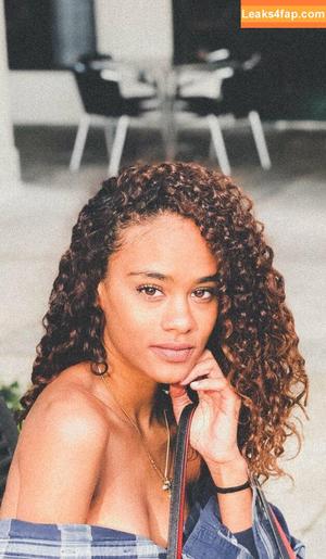 Scarlit Scandal фото #0047