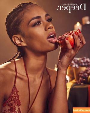 Scarlit Scandal фото #0053