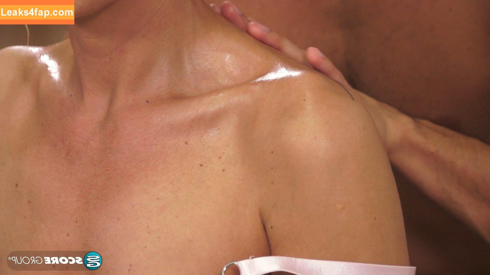 scorepass / gina_gerson / valentina_ginagerson_official leaked photo photo #4228