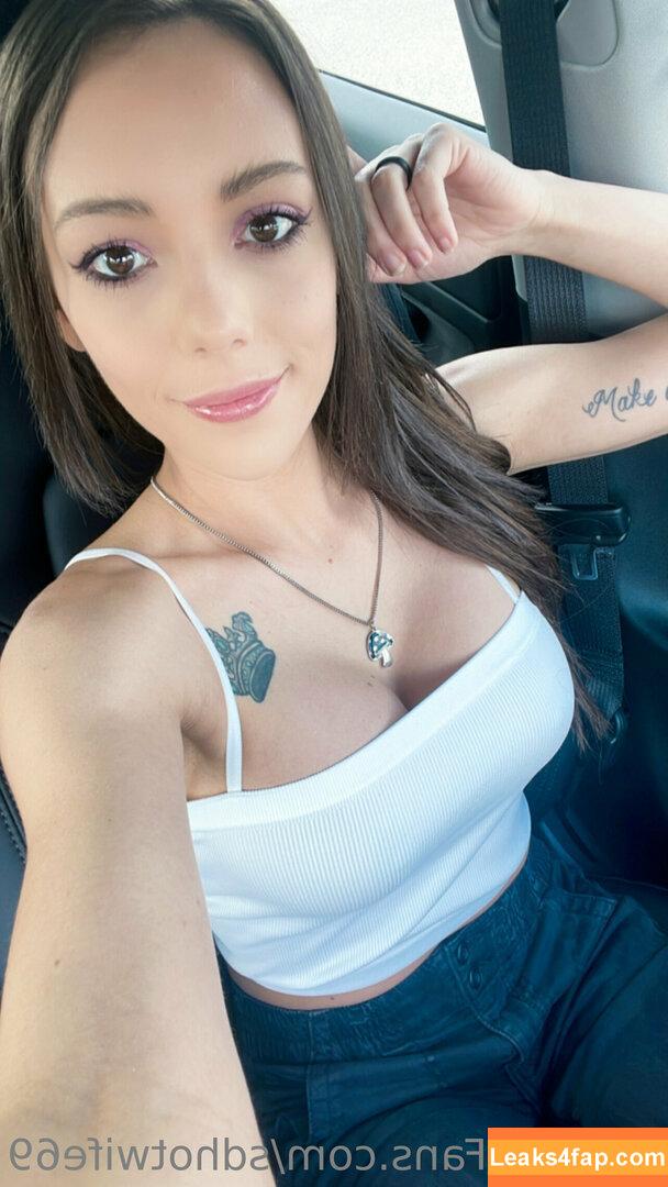 sdhotwife69 / lasvegashotwife69 leaked photo photo #0102