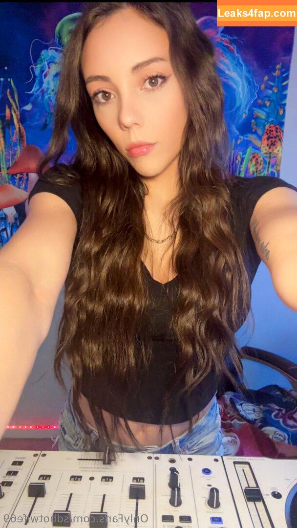sdhotwife69 / lasvegashotwife69 leaked photo photo #0483