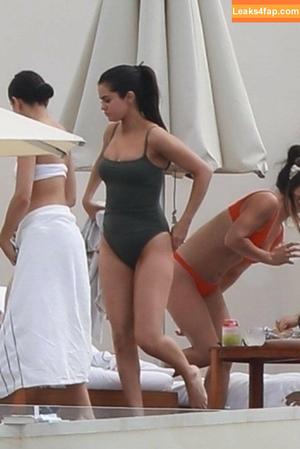 Selena Gomez photo #1037