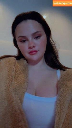 Selena Gomez photo #1130