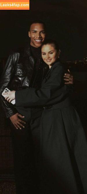Selena Gomez photo #1175