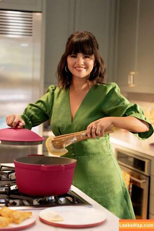 Selena Gomez photo #1184