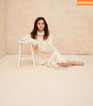 Selena Gomez photo #1223