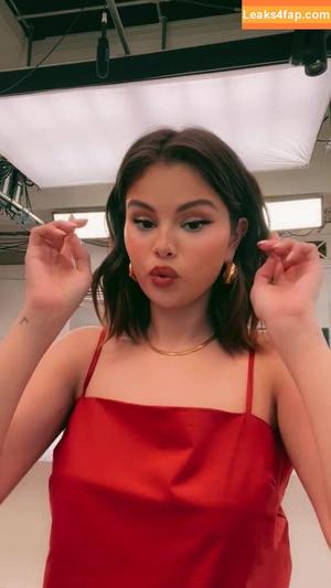 Selena Gomez photo #1302