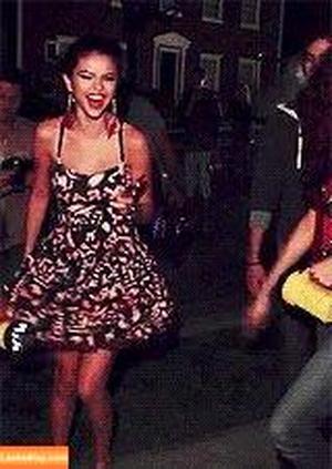 Selena Gomez photo #1303
