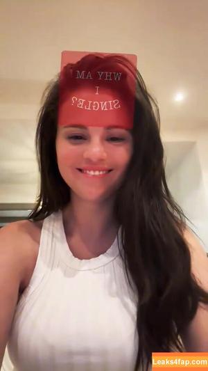 Selena Gomez photo #1309