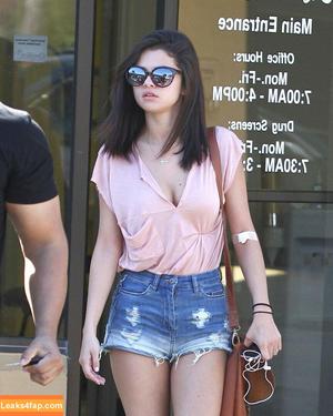 Selena Gomez photo #1339