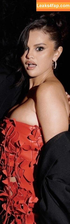 Selena Gomez photo #1373