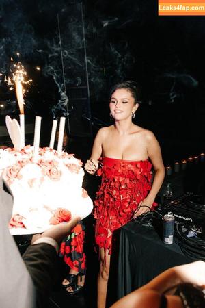 Selena Gomez photo #1391
