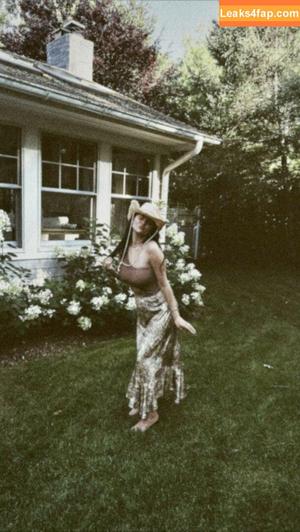 Selena Gomez photo #1404