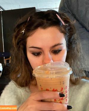 Selena Gomez photo #1422