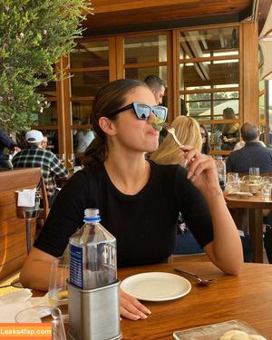 Selena Gomez photo #1428