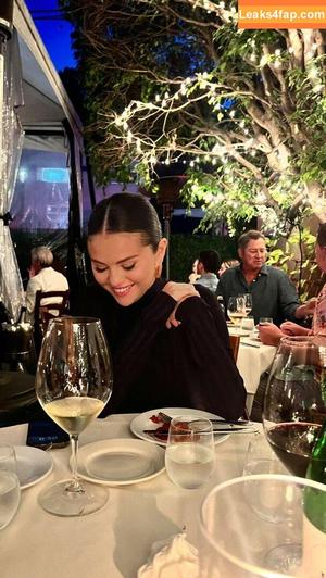 Selena Gomez photo #1548