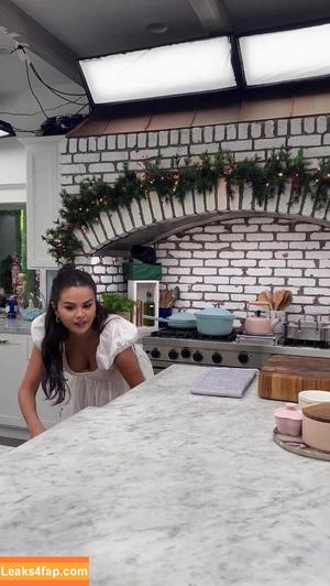 Selena Gomez photo #1562
