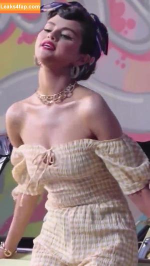 Selena Gomez photo #1574