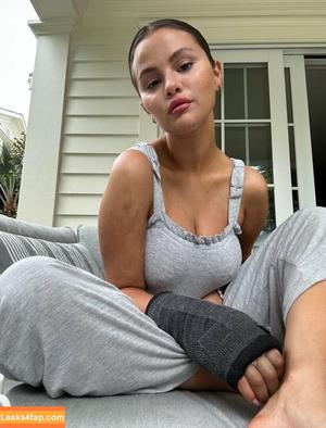 Selena Gomez photo #1670