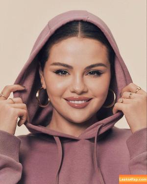 Selena Gomez photo #1677