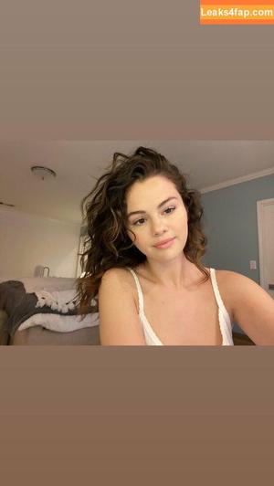 Selena Gomez photo #1680