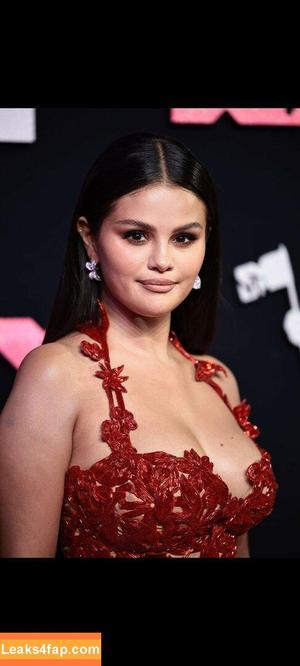 Selena Gomez photo #1697