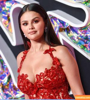 Selena Gomez photo #1714