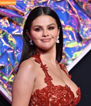 Selena Gomez photo #1716