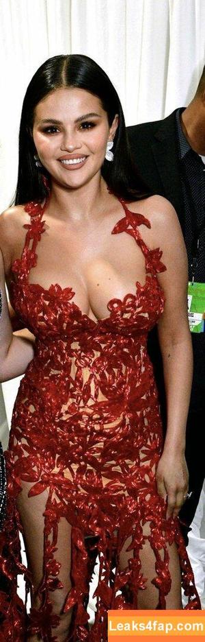 Selena Gomez photo #1720