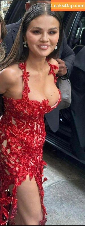 Selena Gomez photo #1759