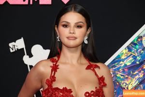 Selena Gomez photo #1810