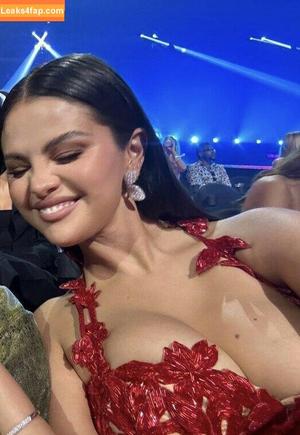 Selena Gomez photo #1823